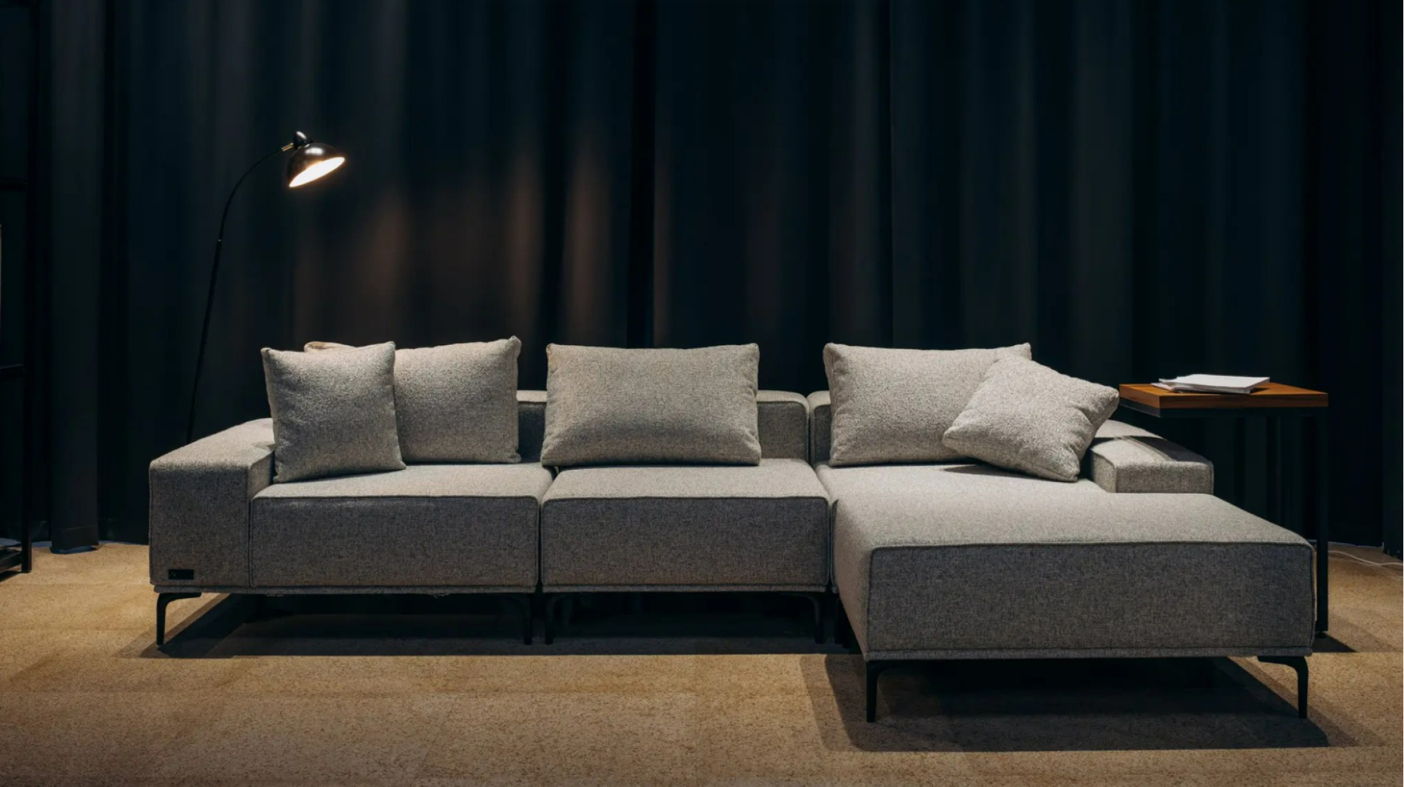 Диван Soho прямий + пуф