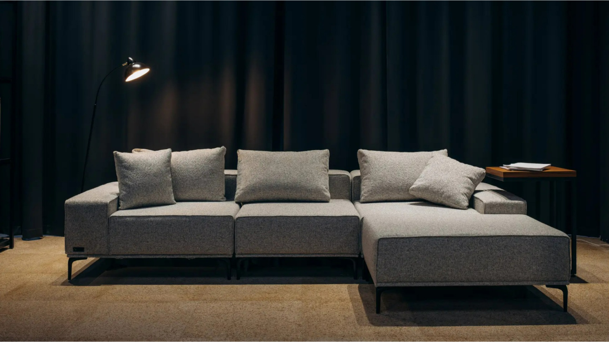 Диван Soho прямий + пуф