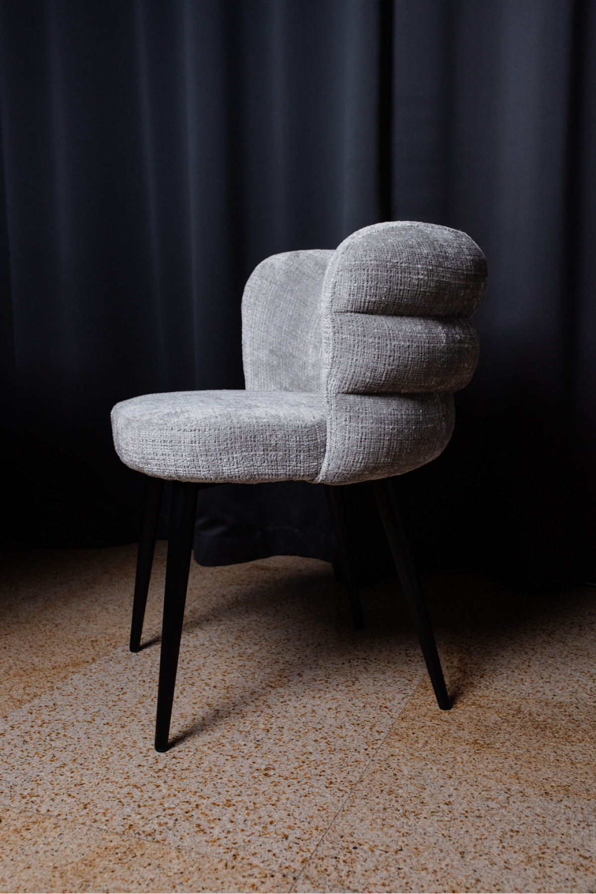 Стілець M-215 устричний + чорний